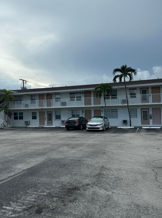 待售: $160,000 (2 贝兹, 1 浴室, 775 平方英尺)