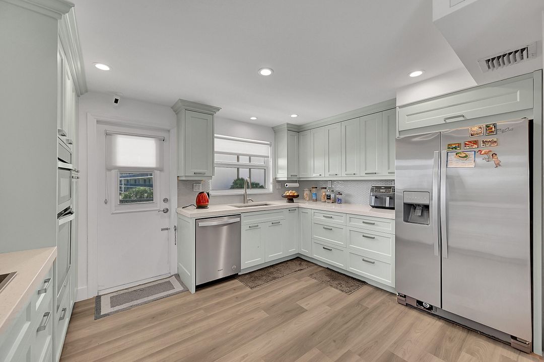 待售: $1,500,000 (3 贝兹, 2 浴室, 2217 平方英尺)