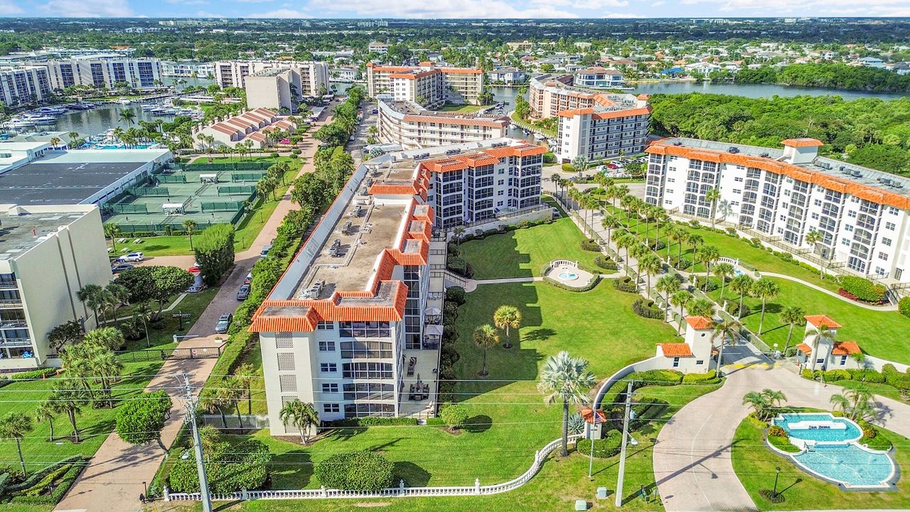 待售: $1,500,000 (3 贝兹, 2 浴室, 2217 平方英尺)