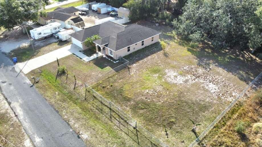 En Venta: $399,000 (4 camas, 2 baños, 2101 Pies cuadrados)