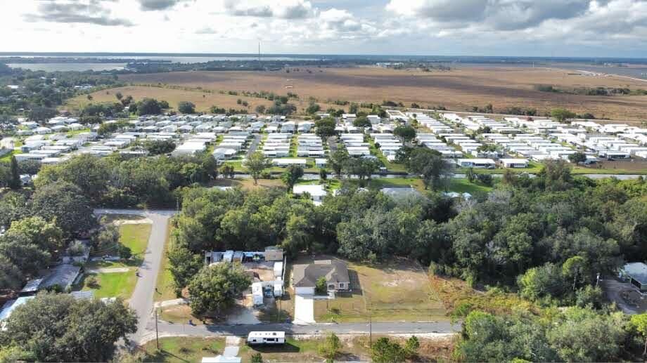 En Venta: $399,000 (4 camas, 2 baños, 2101 Pies cuadrados)