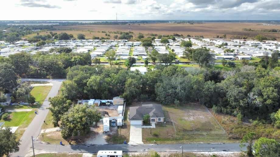 En Venta: $399,000 (4 camas, 2 baños, 2101 Pies cuadrados)