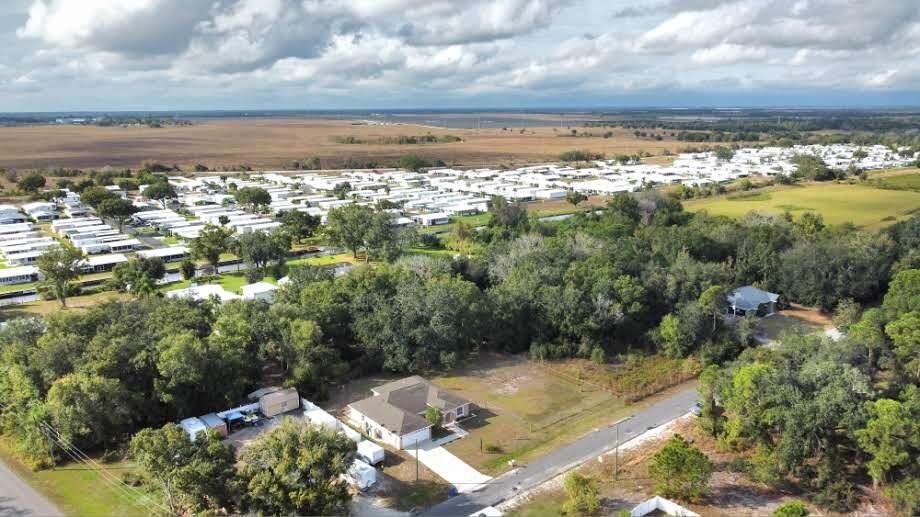 En Venta: $399,000 (4 camas, 2 baños, 2101 Pies cuadrados)