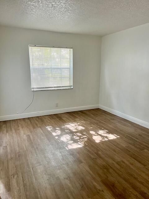 En Renta: $2,050 (2 camas, 2 baños, 26196 Pies cuadrados)