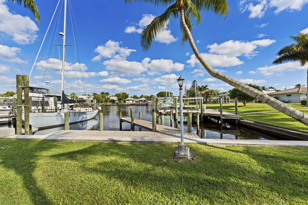 For Sale: $1,750,000 (4 beds, 3 baths, 2724 Square Feet)