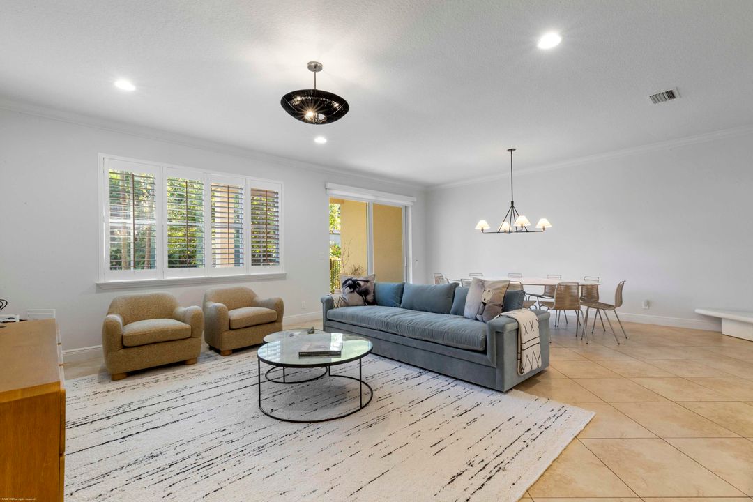 En Renta: $3,700 (3 camas, 2 baños, 2335 Pies cuadrados)