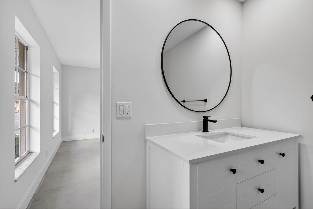 For Sale: $225,000 (2 beds, 1 baths, 1024 Square Feet)