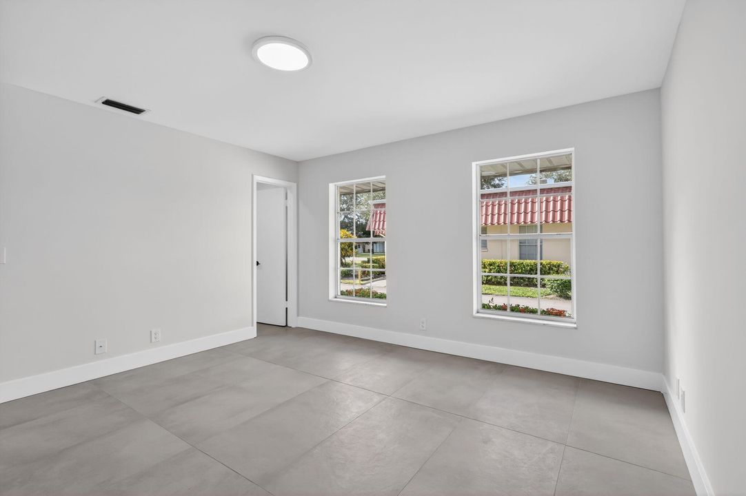 For Sale: $225,000 (2 beds, 1 baths, 1024 Square Feet)