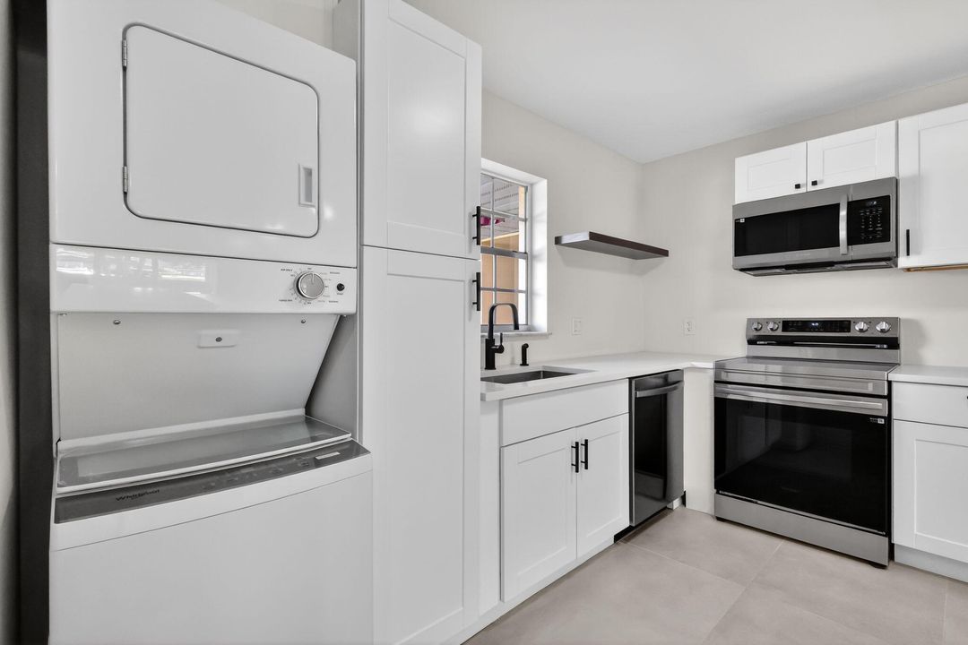 For Sale: $225,000 (2 beds, 1 baths, 1024 Square Feet)