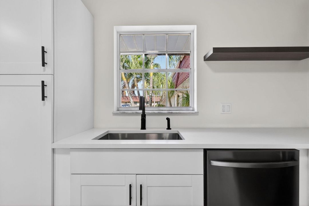 For Sale: $225,000 (2 beds, 1 baths, 1024 Square Feet)