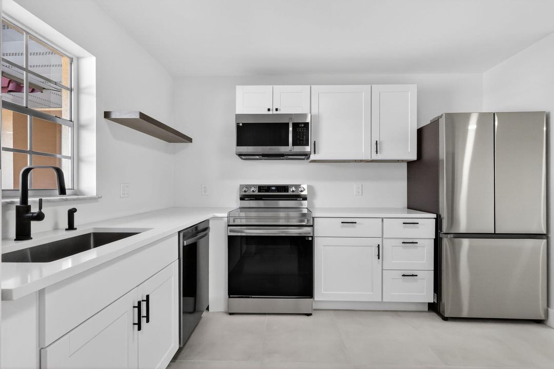 For Sale: $225,000 (2 beds, 1 baths, 1024 Square Feet)