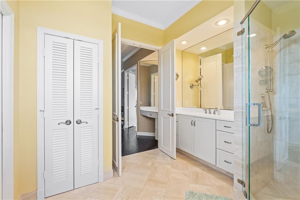 En Venta: $1,550,000 (4 camas, 3 baños, 3746 Pies cuadrados)