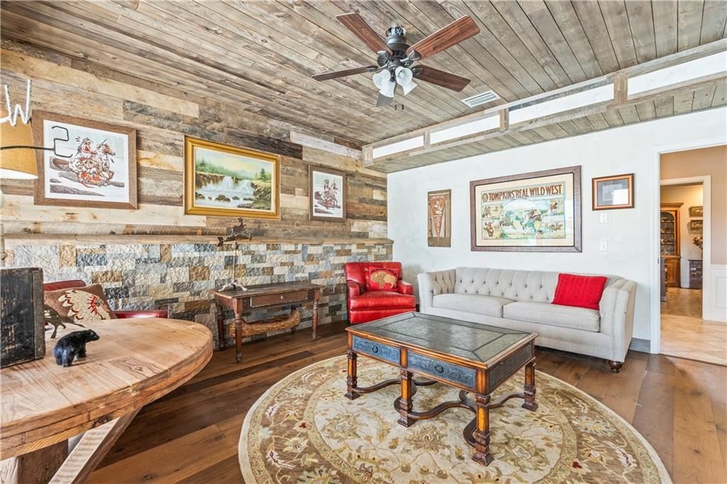 En Venta: $1,550,000 (4 camas, 3 baños, 3746 Pies cuadrados)