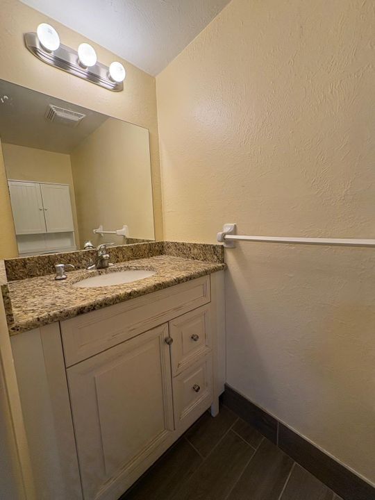 For Rent: $1,800 (1 beds, 1 baths, 1054 Square Feet)