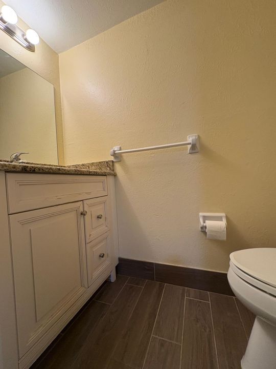 For Rent: $1,800 (1 beds, 1 baths, 1054 Square Feet)