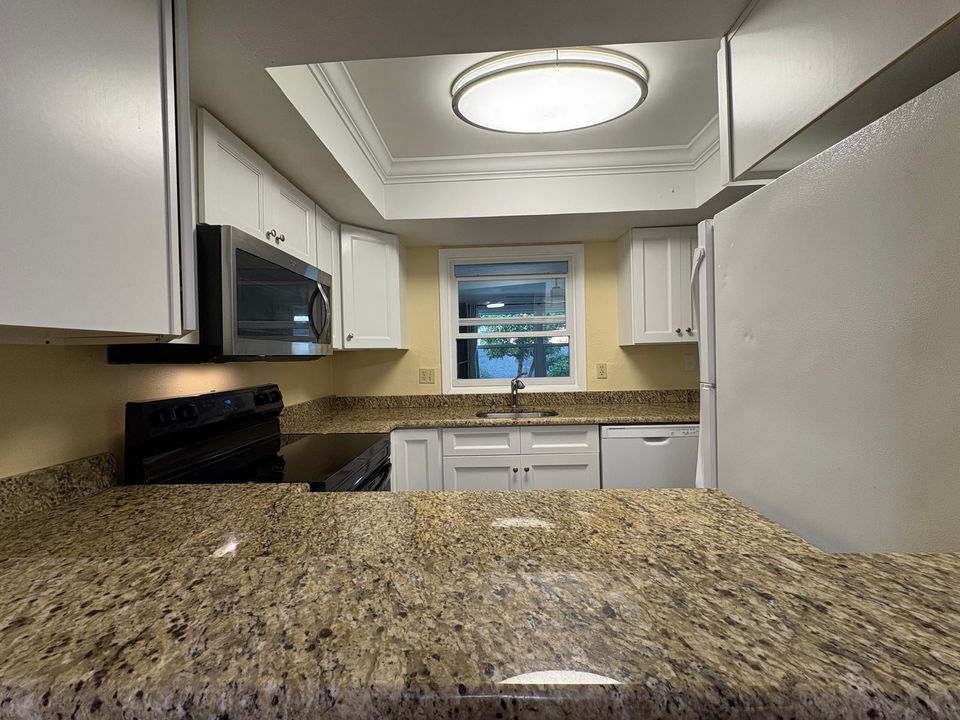 For Rent: $1,800 (1 beds, 1 baths, 1054 Square Feet)