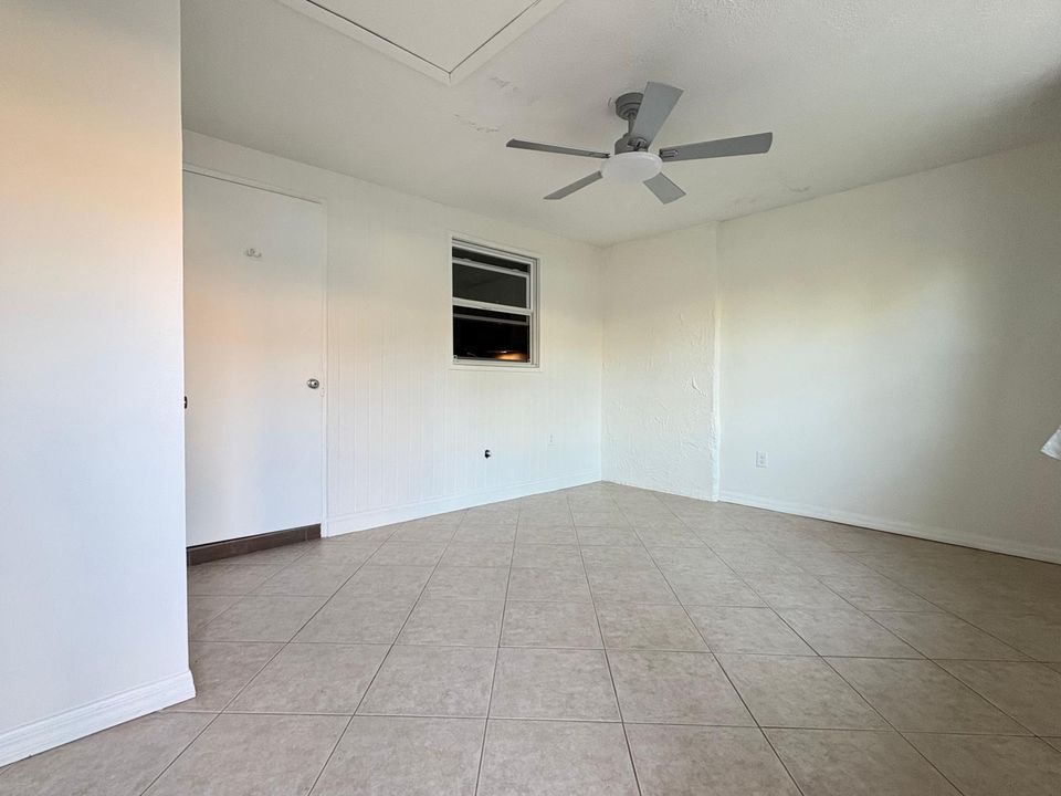 For Rent: $1,800 (1 beds, 1 baths, 1054 Square Feet)