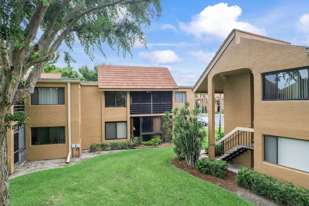 待售: $175,000 (2 贝兹, 2 浴室, 1196 平方英尺)