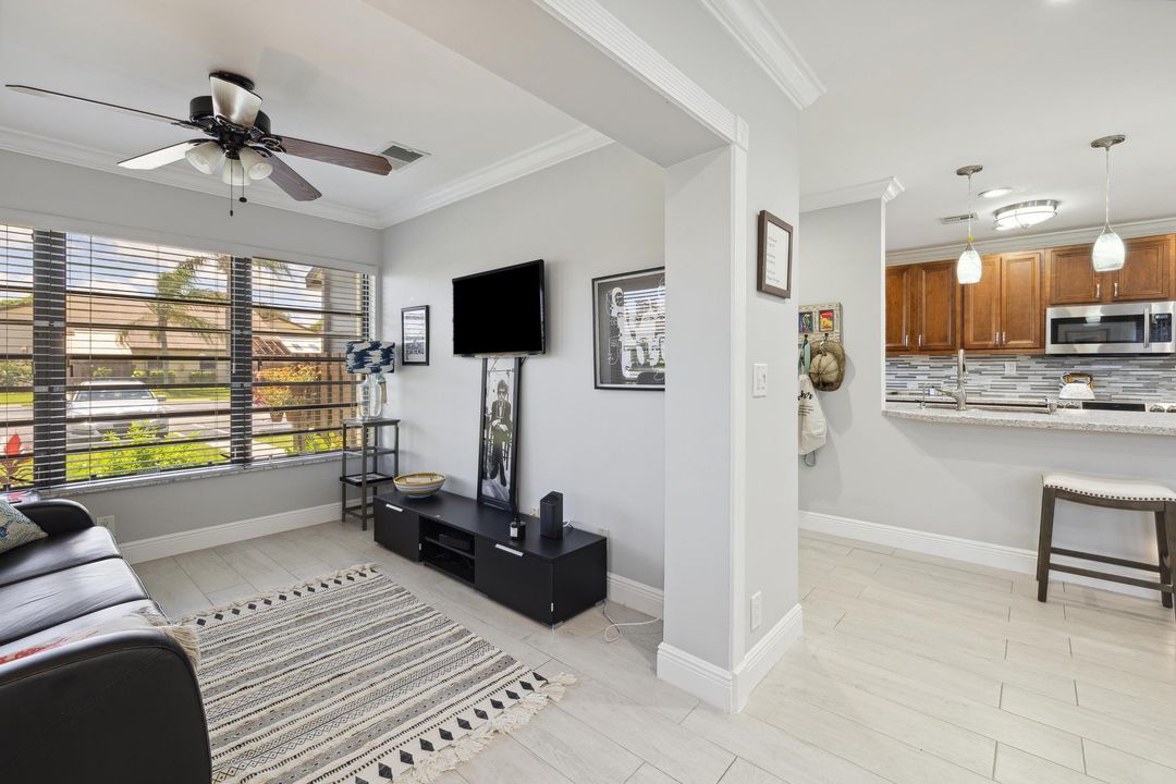 En Venta: $275,000 (2 camas, 2 baños, 1255 Pies cuadrados)