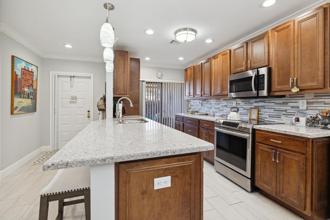 En Venta: $275,000 (2 camas, 2 baños, 1255 Pies cuadrados)