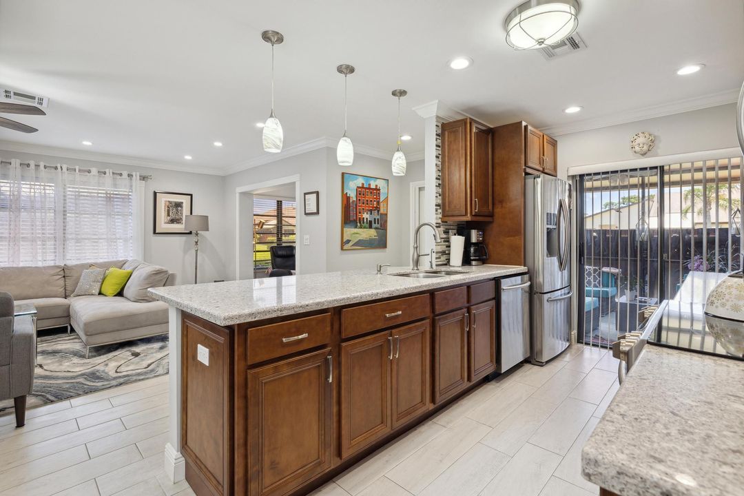 En Venta: $275,000 (2 camas, 2 baños, 1255 Pies cuadrados)