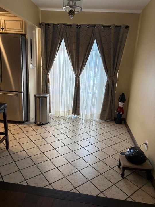 待售: $155,000 (1 贝兹, 1 浴室, 900 平方英尺)