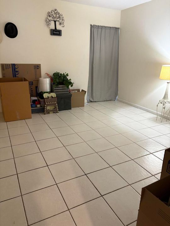 待售: $155,000 (1 贝兹, 1 浴室, 900 平方英尺)