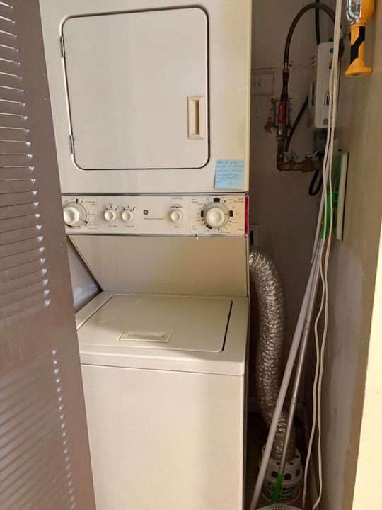 待售: $155,000 (1 贝兹, 1 浴室, 900 平方英尺)