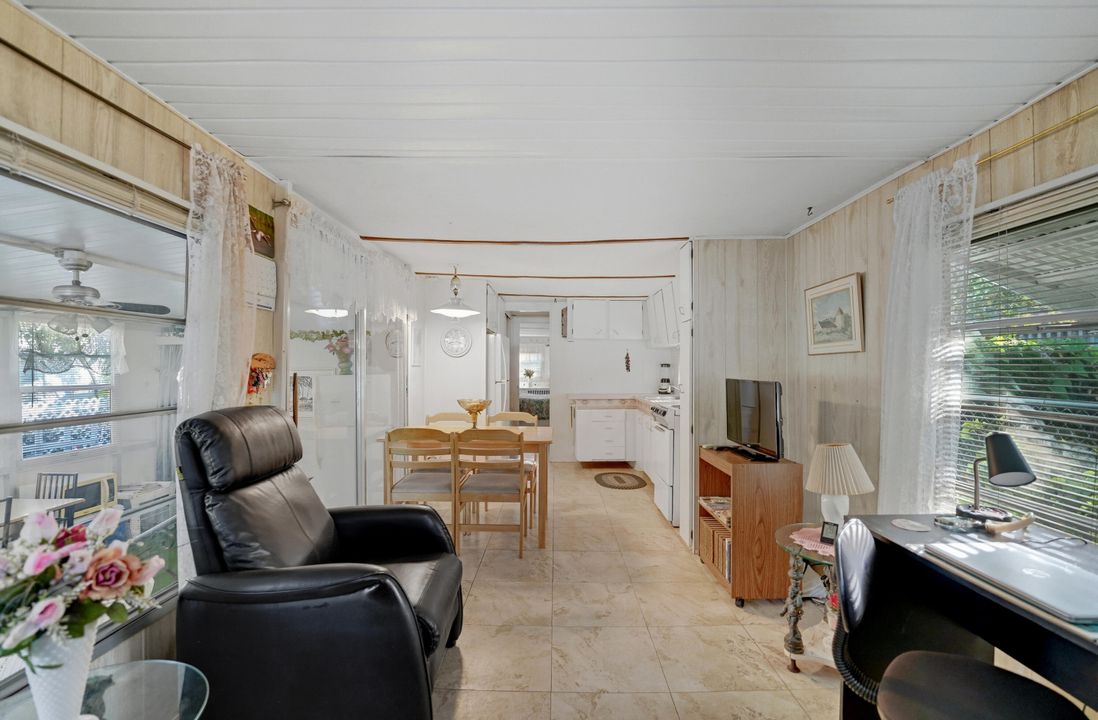 待售: $250,000 (2 贝兹, 2 浴室, 952 平方英尺)