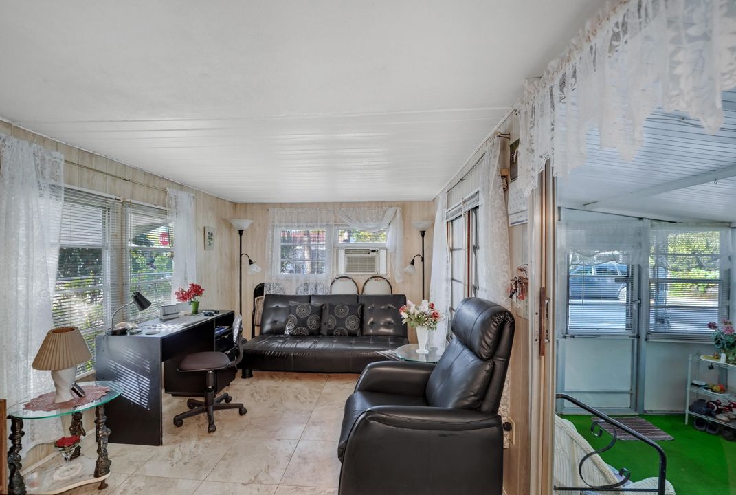 待售: $250,000 (2 贝兹, 2 浴室, 952 平方英尺)