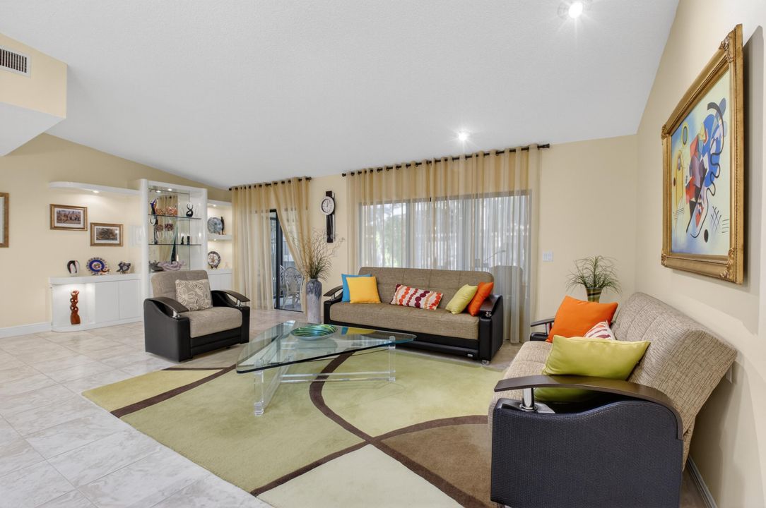 En Venta: $385,000 (2 camas, 2 baños, 1619 Pies cuadrados)