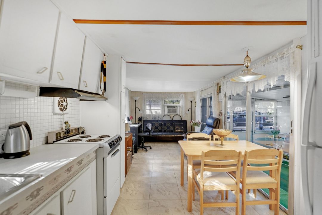 待售: $250,000 (2 贝兹, 2 浴室, 952 平方英尺)