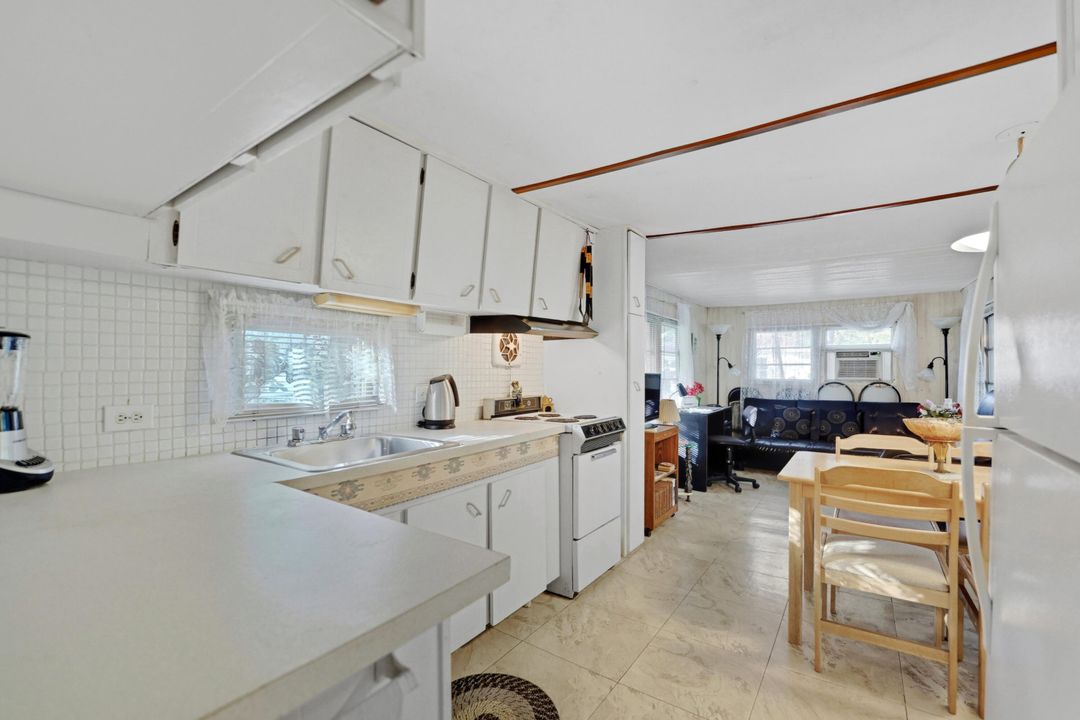 待售: $250,000 (2 贝兹, 2 浴室, 952 平方英尺)