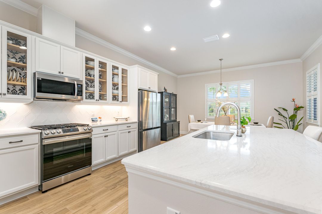 待售: $838,000 (4 贝兹, 3 浴室, 2536 平方英尺)