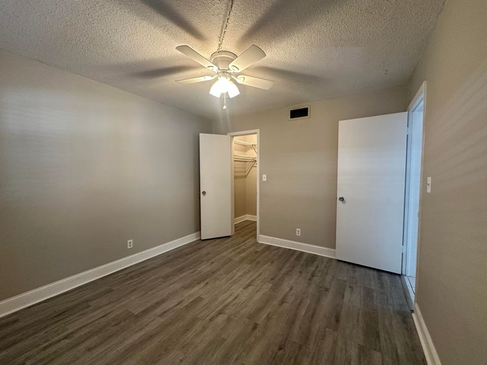For Rent: $2,000 (2 beds, 2 baths, 945 Square Feet)