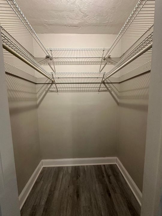 For Rent: $2,000 (2 beds, 2 baths, 945 Square Feet)