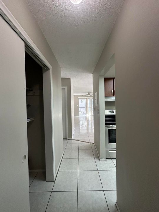 For Rent: $2,000 (2 beds, 2 baths, 945 Square Feet)