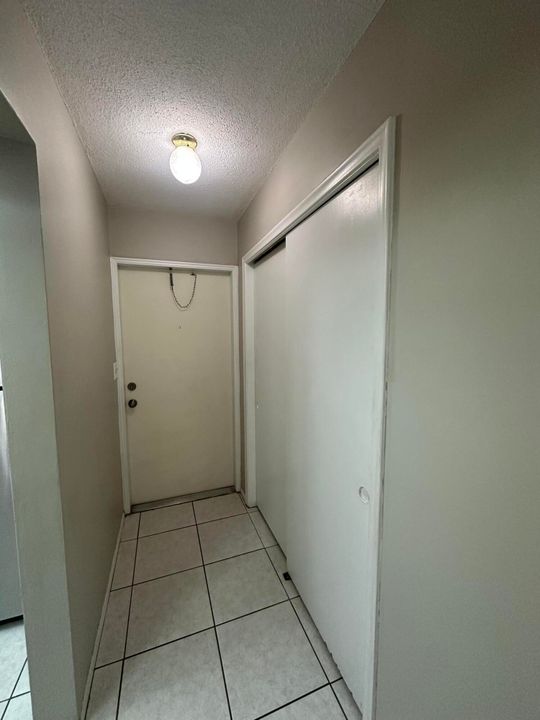 For Rent: $2,000 (2 beds, 2 baths, 945 Square Feet)