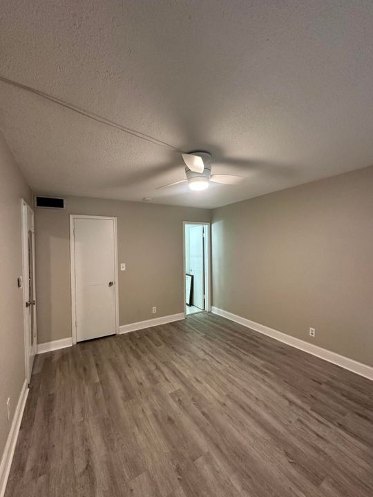 For Rent: $2,000 (2 beds, 2 baths, 945 Square Feet)