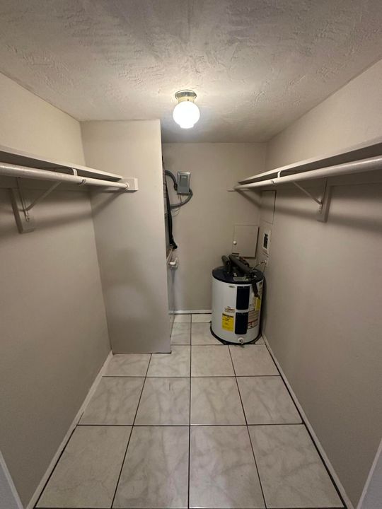 For Rent: $2,000 (2 beds, 2 baths, 945 Square Feet)