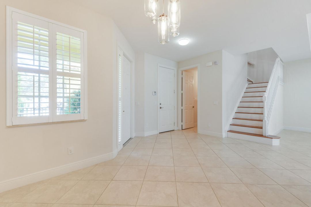 En Renta: $4,850 (3 camas, 2 baños, 1939 Pies cuadrados)