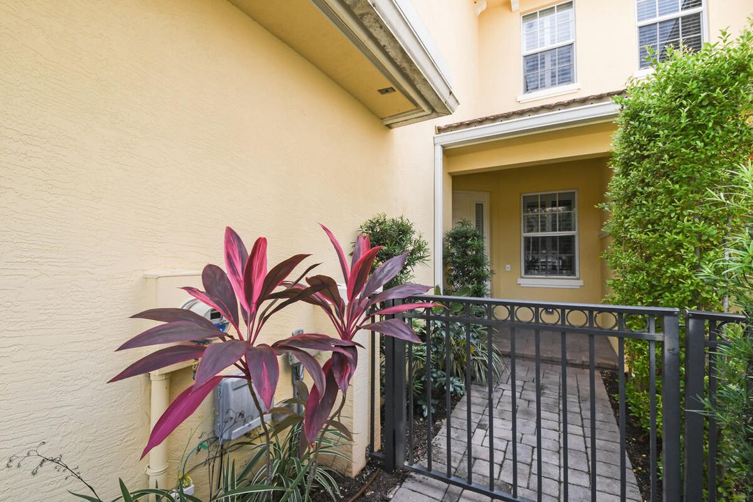 En Renta: $4,850 (3 camas, 2 baños, 1939 Pies cuadrados)