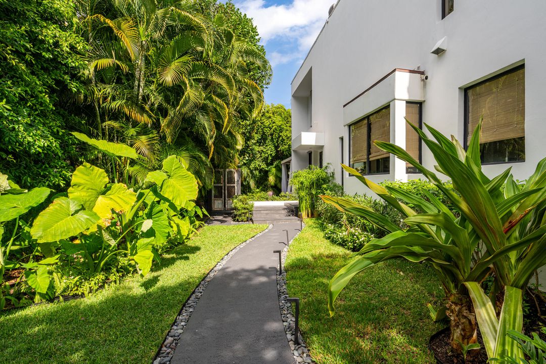 For Sale: $13,495,000 (3 beds, 4 baths, 4282 Square Feet)