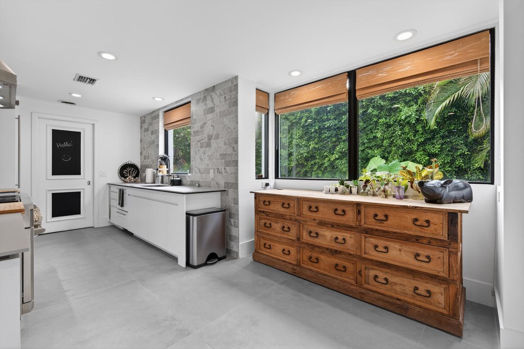 For Sale: $13,495,000 (3 beds, 4 baths, 4282 Square Feet)