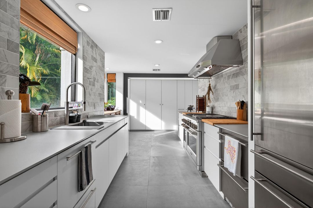 For Sale: $13,495,000 (3 beds, 4 baths, 4282 Square Feet)