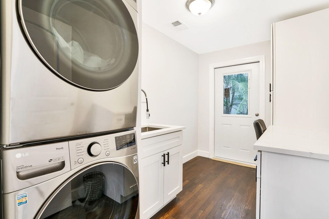 出租: $3,200 (3 贝兹, 2 浴室, 1145 平方英尺)