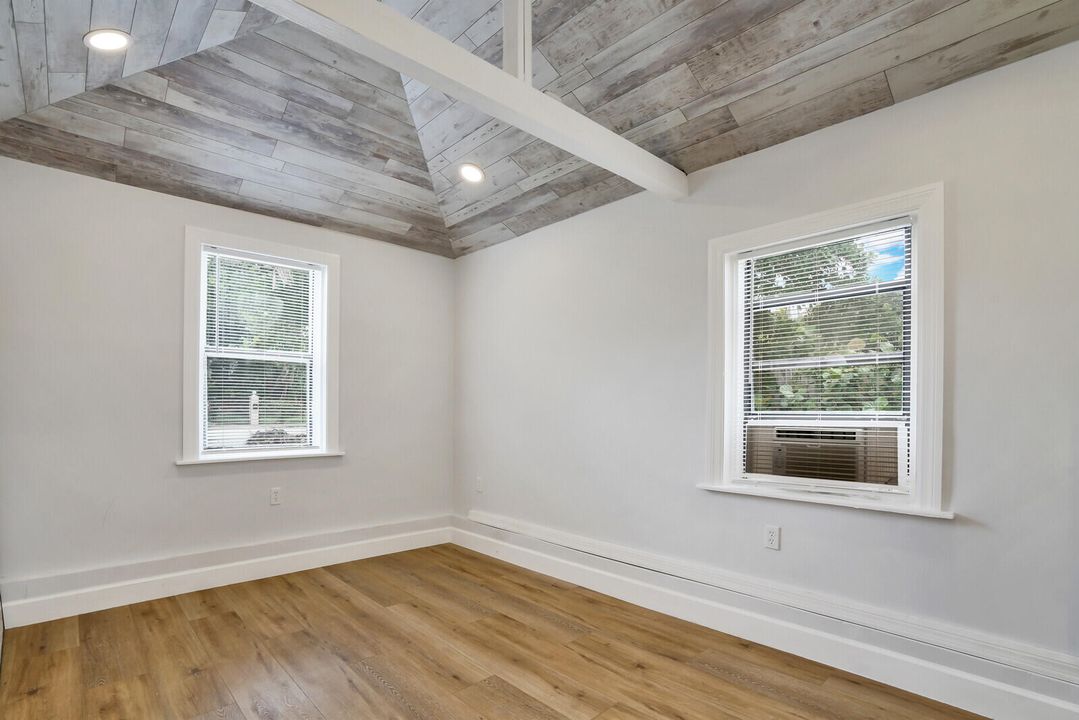 出租: $3,200 (3 贝兹, 2 浴室, 1145 平方英尺)