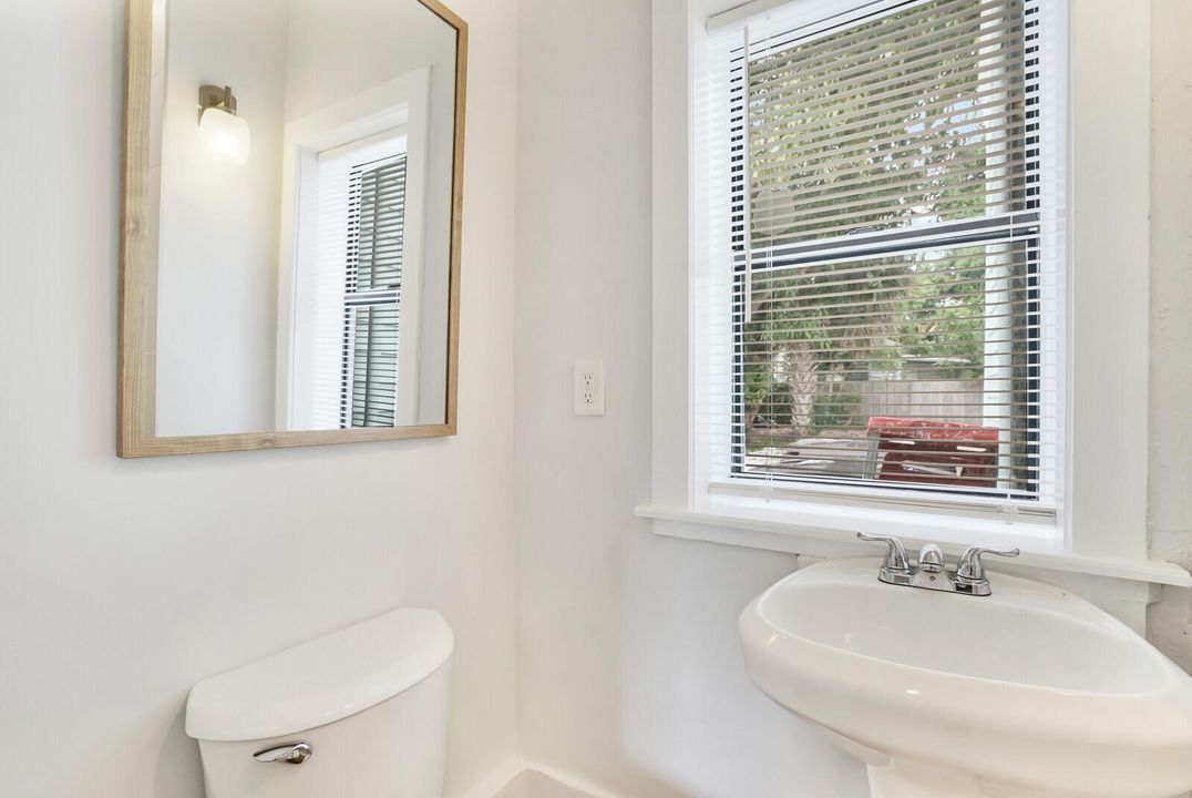 出租: $3,200 (3 贝兹, 2 浴室, 1145 平方英尺)