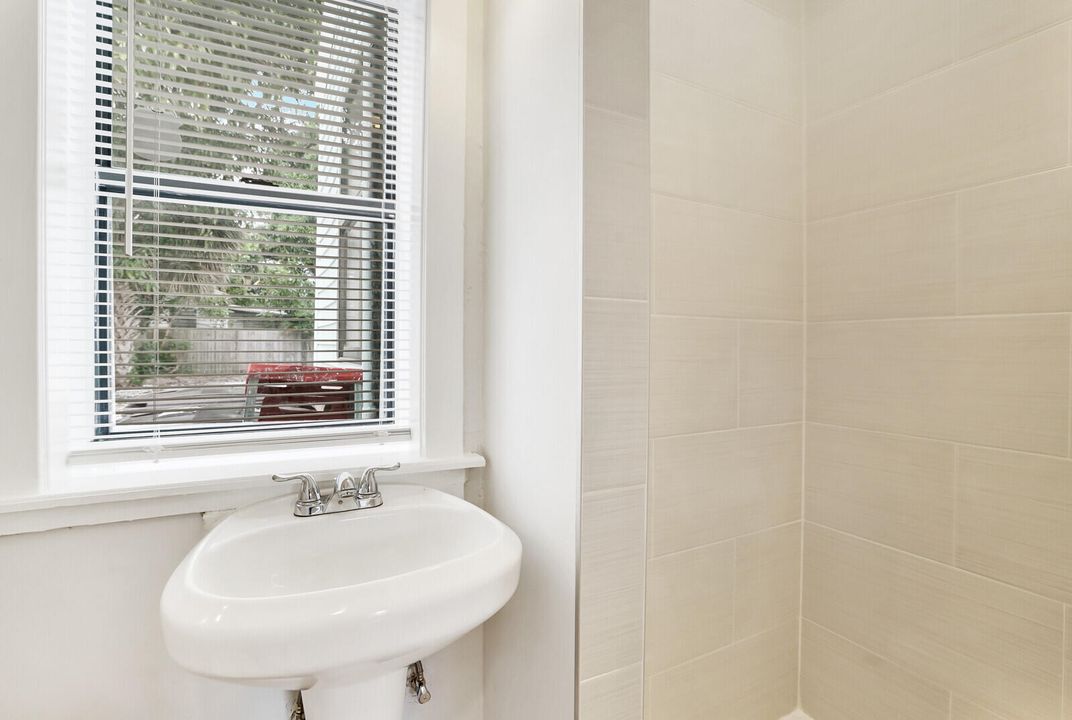 出租: $3,200 (3 贝兹, 2 浴室, 1145 平方英尺)