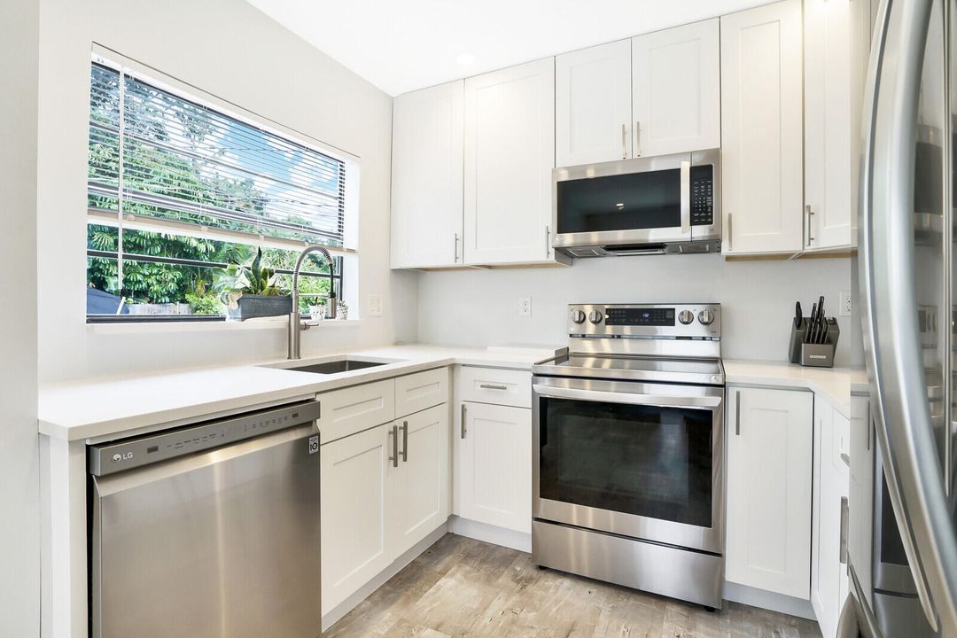 出租: $3,200 (3 贝兹, 2 浴室, 1145 平方英尺)